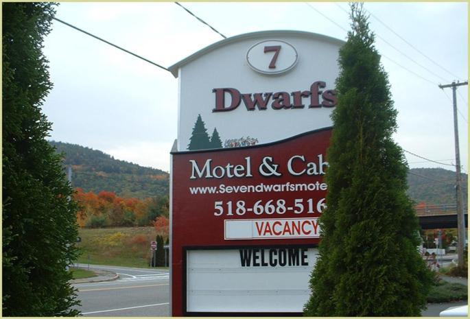 Seven Dwarfs Motel & Cabins Lake George Exterior foto